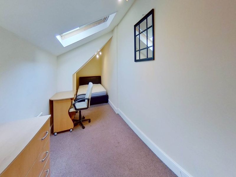 F5-6-Llanbleddian-Gardens-Bedroom(1)