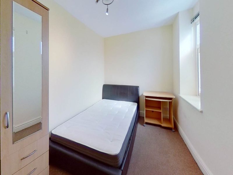 F5-6-Llanbleddian-Gardens-Bedroom(2)