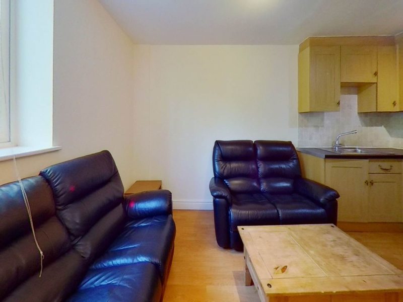 F5-6-Llanbleddian-Gardens-Living-Room(1)