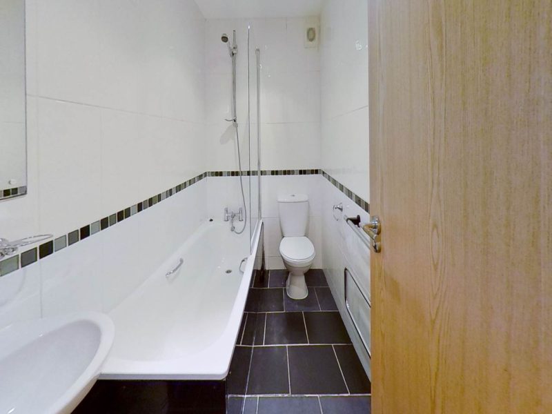 F4-5-Crwys-Road-Bathroom